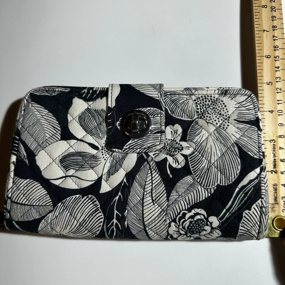 Vera Bradley Turn Lock Wallet Black White Floral Quilted Full Wallet - Picture 8 of 8